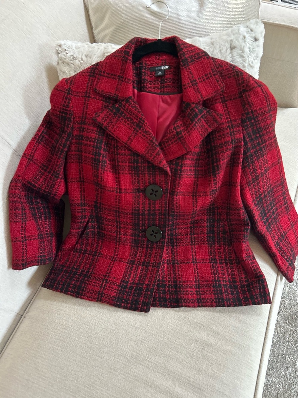 East5th
Plaid Jacket in Red & Black Size Small Like New
